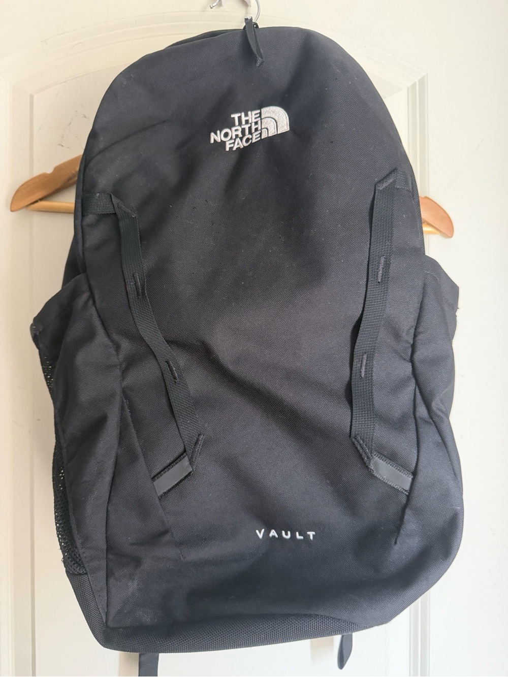 The North Face Vault flex vent Backpack - Black camping hiking travel casual